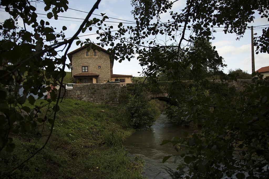 Trisileja En Puente Romano Toñanes Extérieur photo